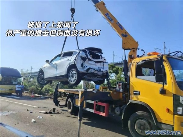 小鹏G6高速遭大货车追尾3东说念主死里逃生:回身提了P7+