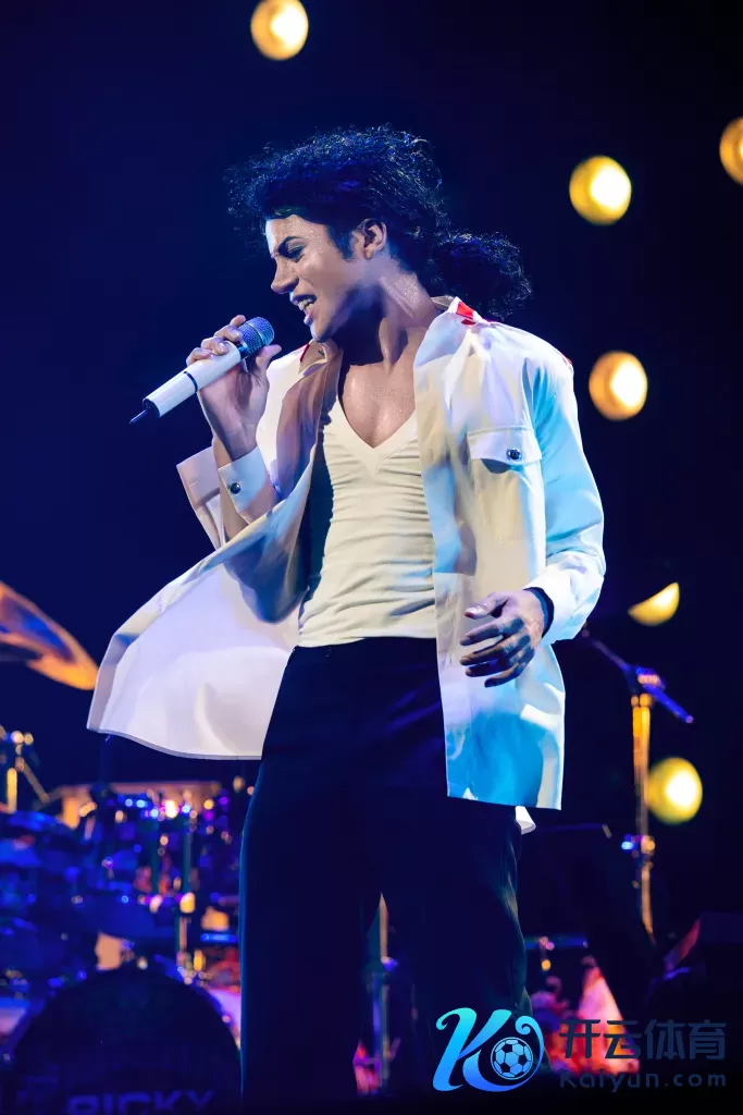 《迈克尔·杰克逊：巨星之路》