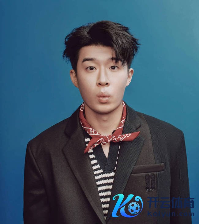 喜东谈主雷淞然恋情曝光 与女友拥抱亲吻超甜密