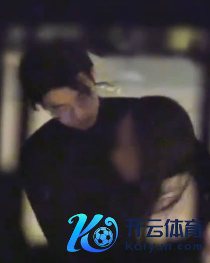 喜东谈主雷淞然恋情曝光 与女友拥抱亲吻超甜密